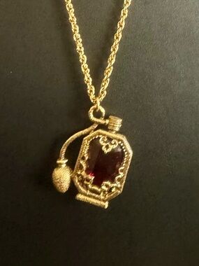 Vintage Gold-Tone Perfume Bottle Pendant Necklace with Deep Red Stone